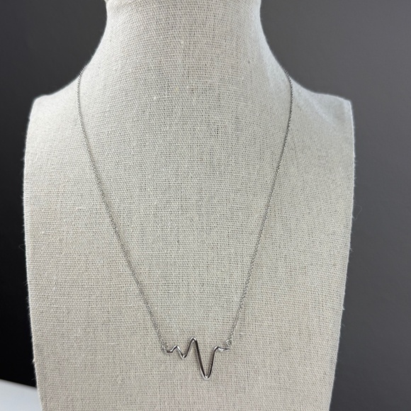 Sarah Chloe Womens 14k Gold Over Sterling Silver Dainty Heartbeat Necklace - Picture 2 of 7